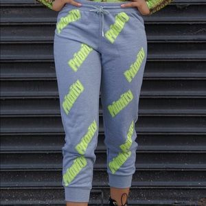 Priority sweatpants cropped to the ankle